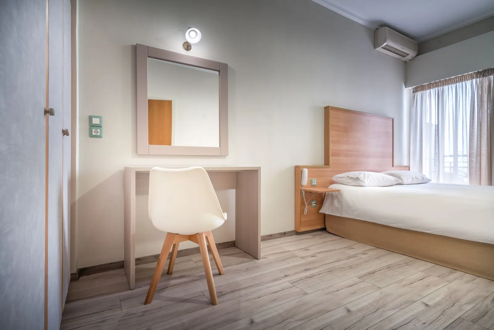 Family City/Hill View Room 