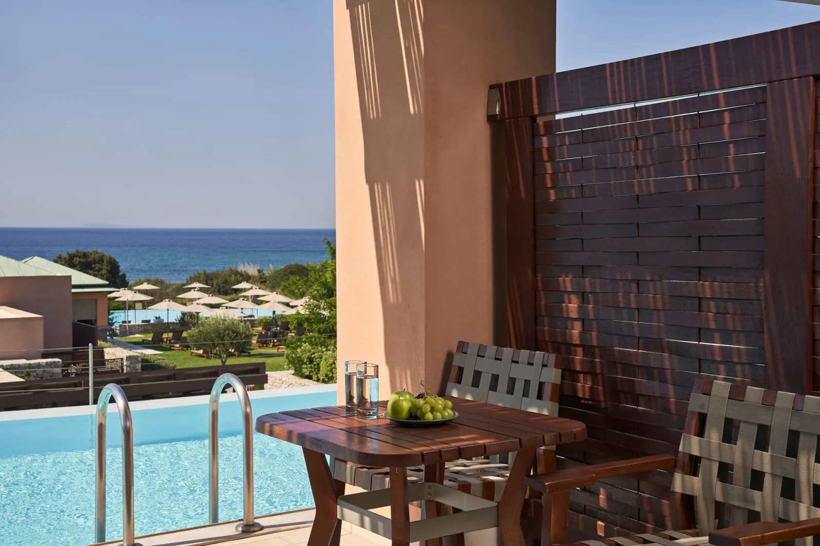 Twin / Double Room Swim Up Sea View