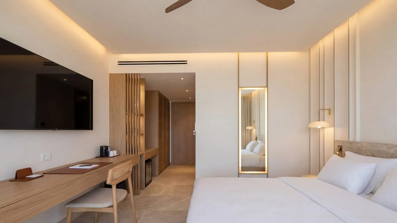 Deluxe Room with Side Sea View