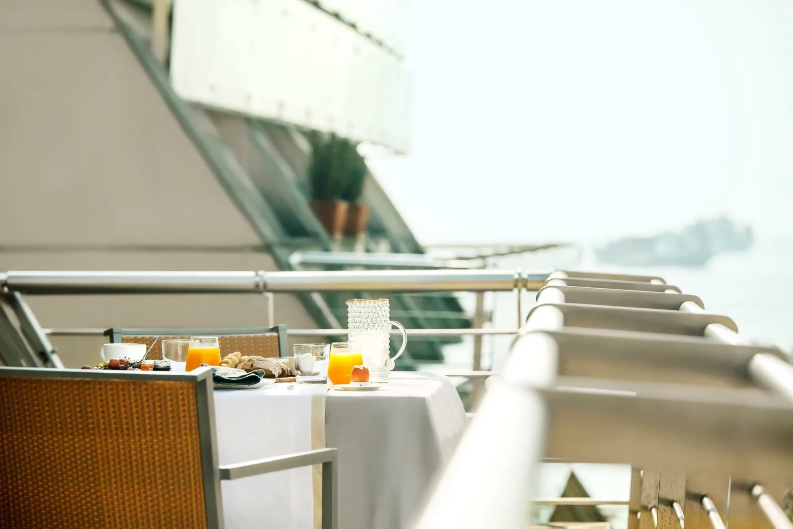 Junior Suite - Side Sea View [39-48 m²]