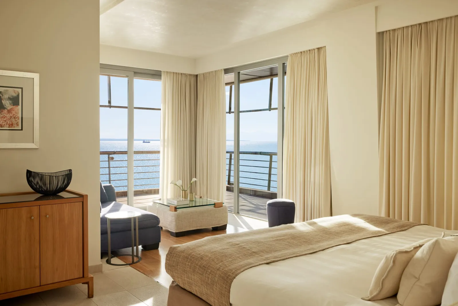 Deluxe Junior Suite - Front Sea View [35-42 m²]