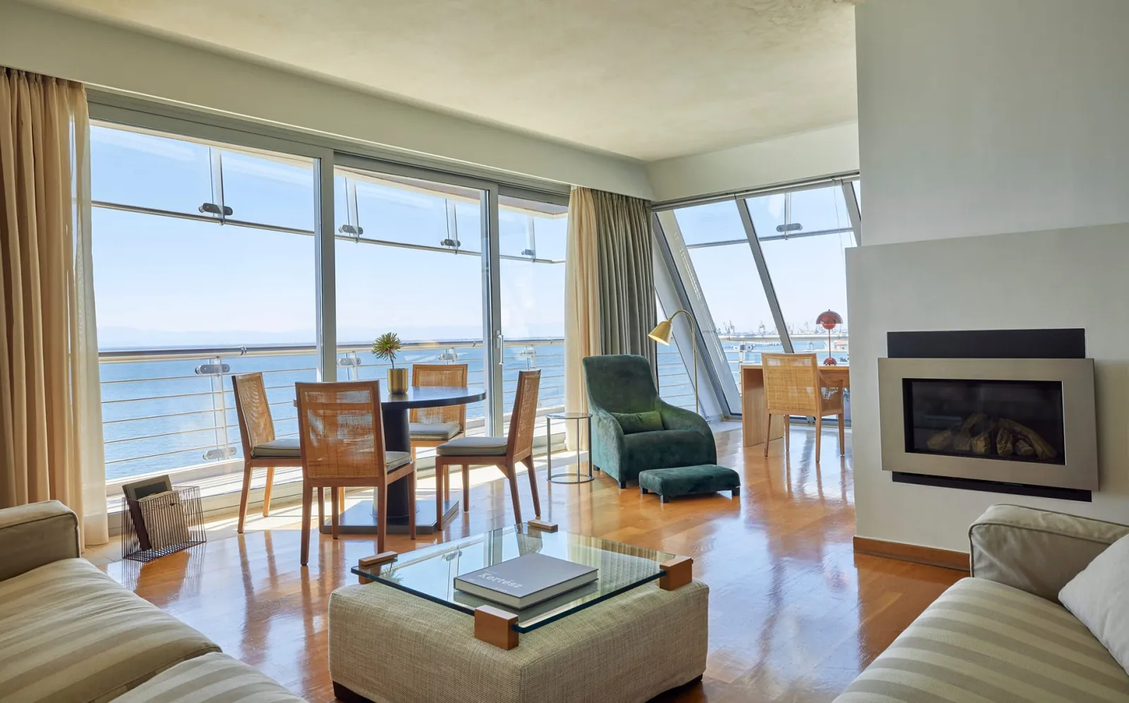 Daios Luxury Living Suite Front Sea View 100-110m²