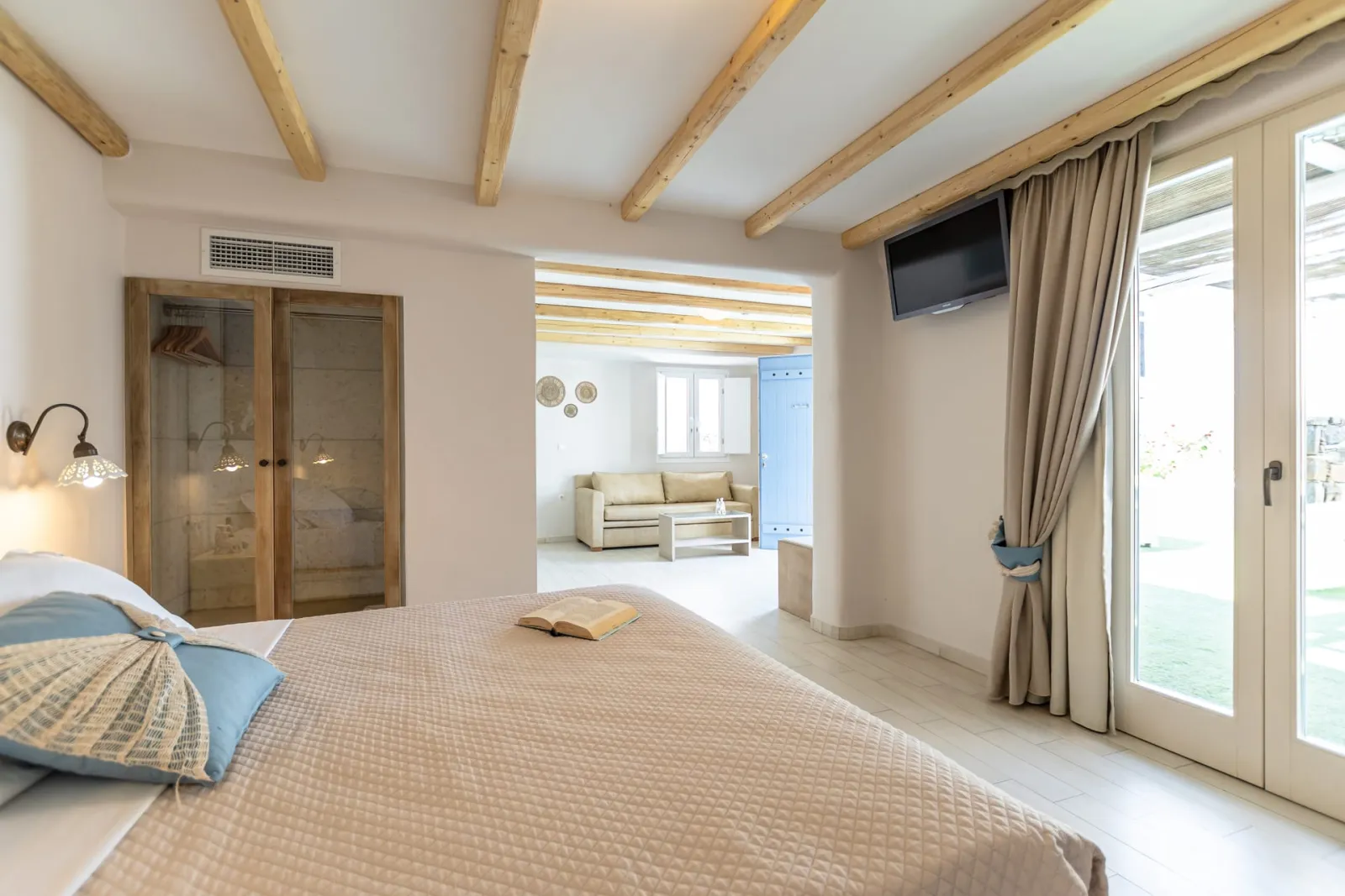Family room with private Jacuzzi 4 persons