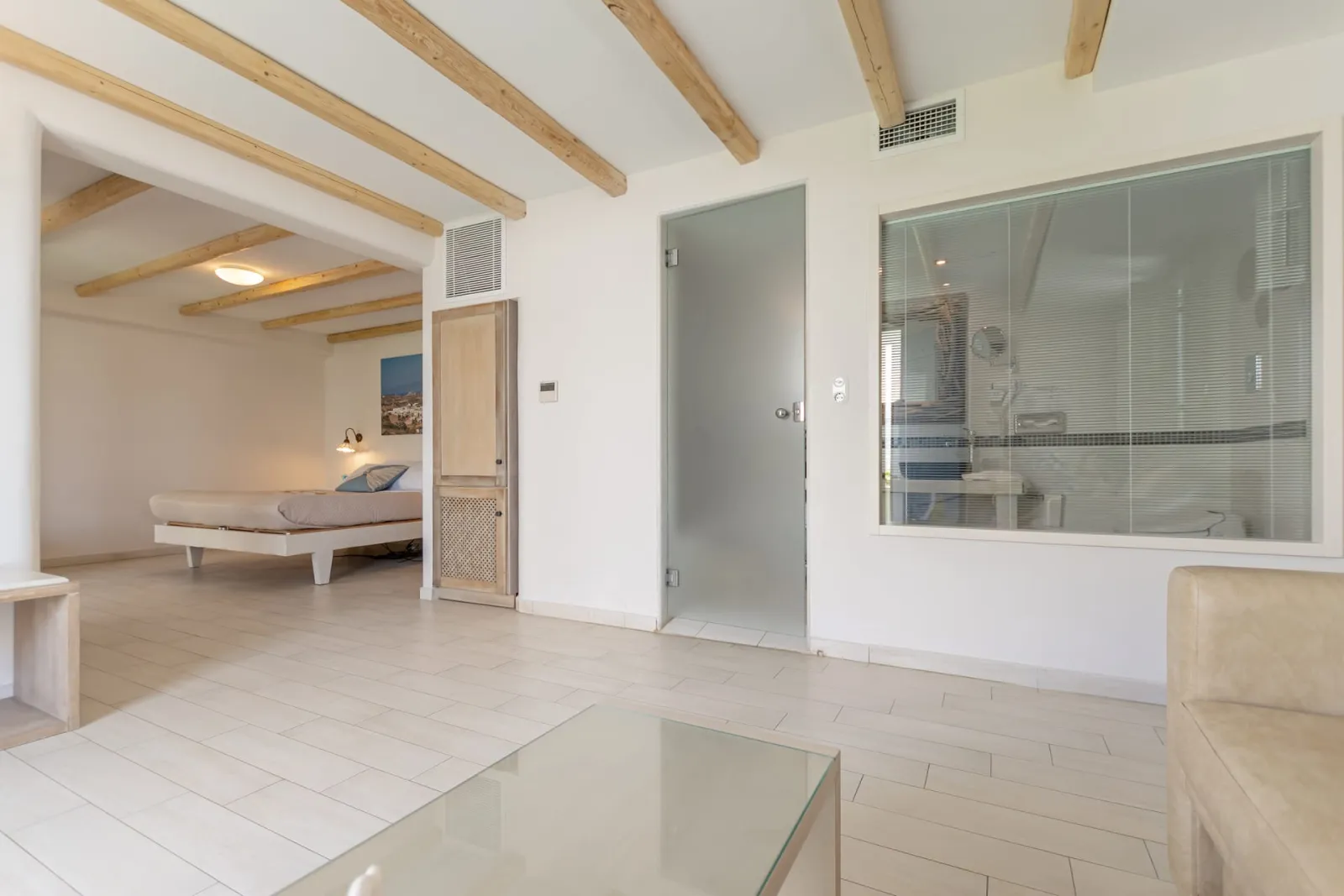 Family room with private Jacuzzi 4 persons