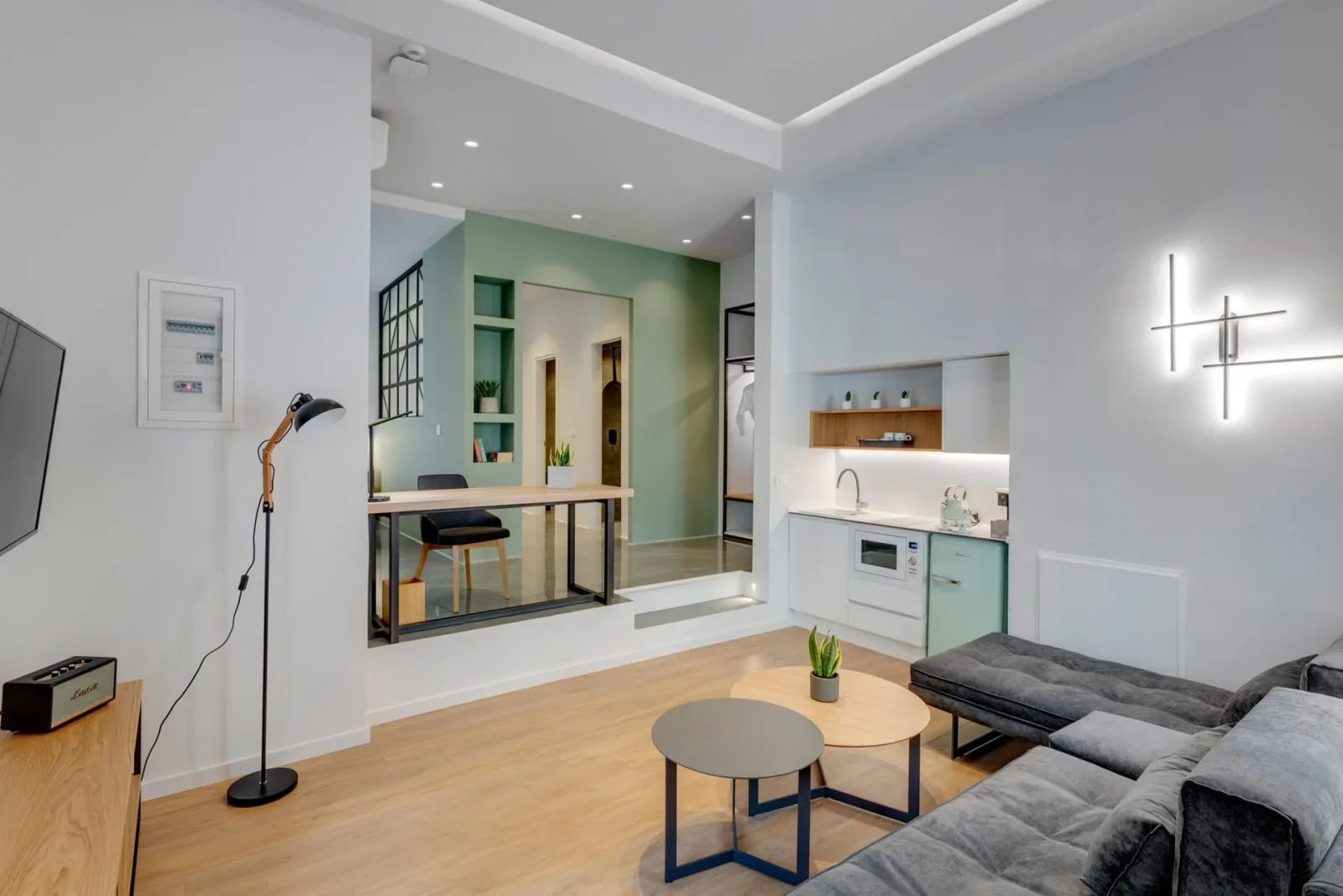 1826 Superior Apartment