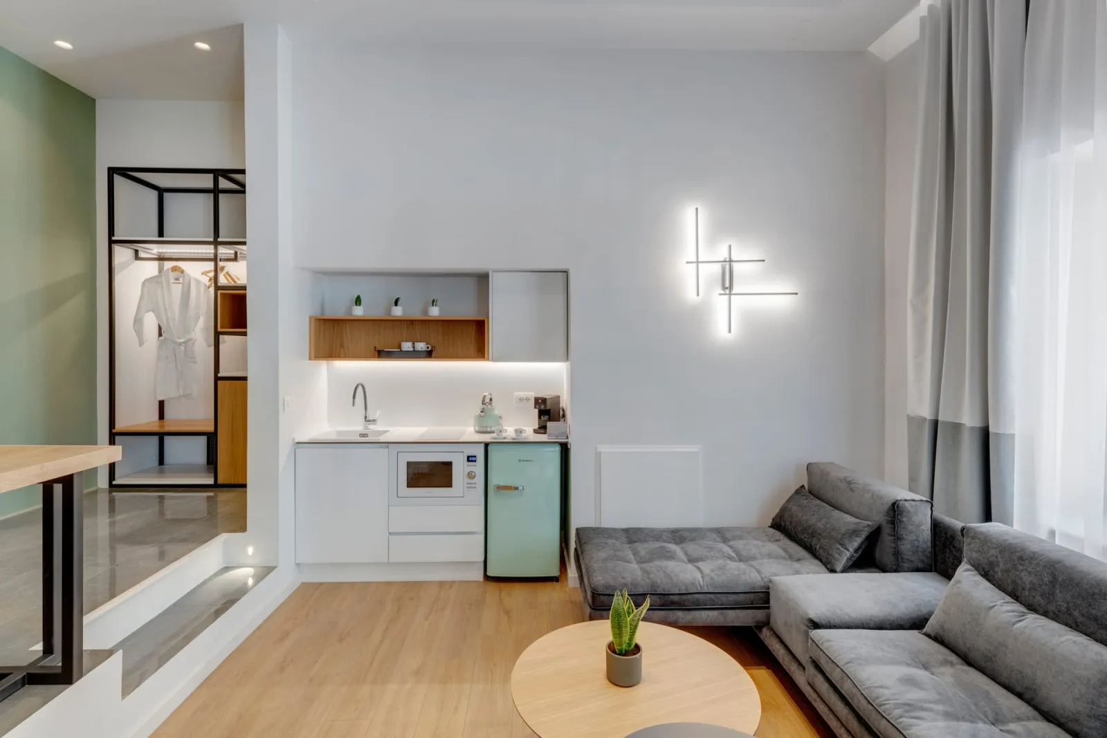 1826 Superior Apartment
