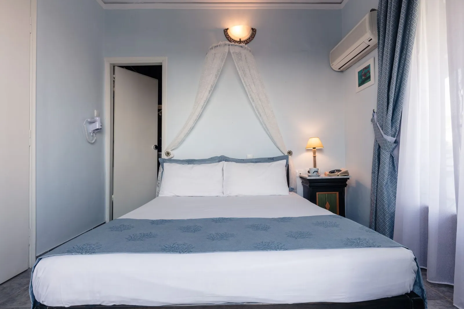 Economy Room with Mountain View