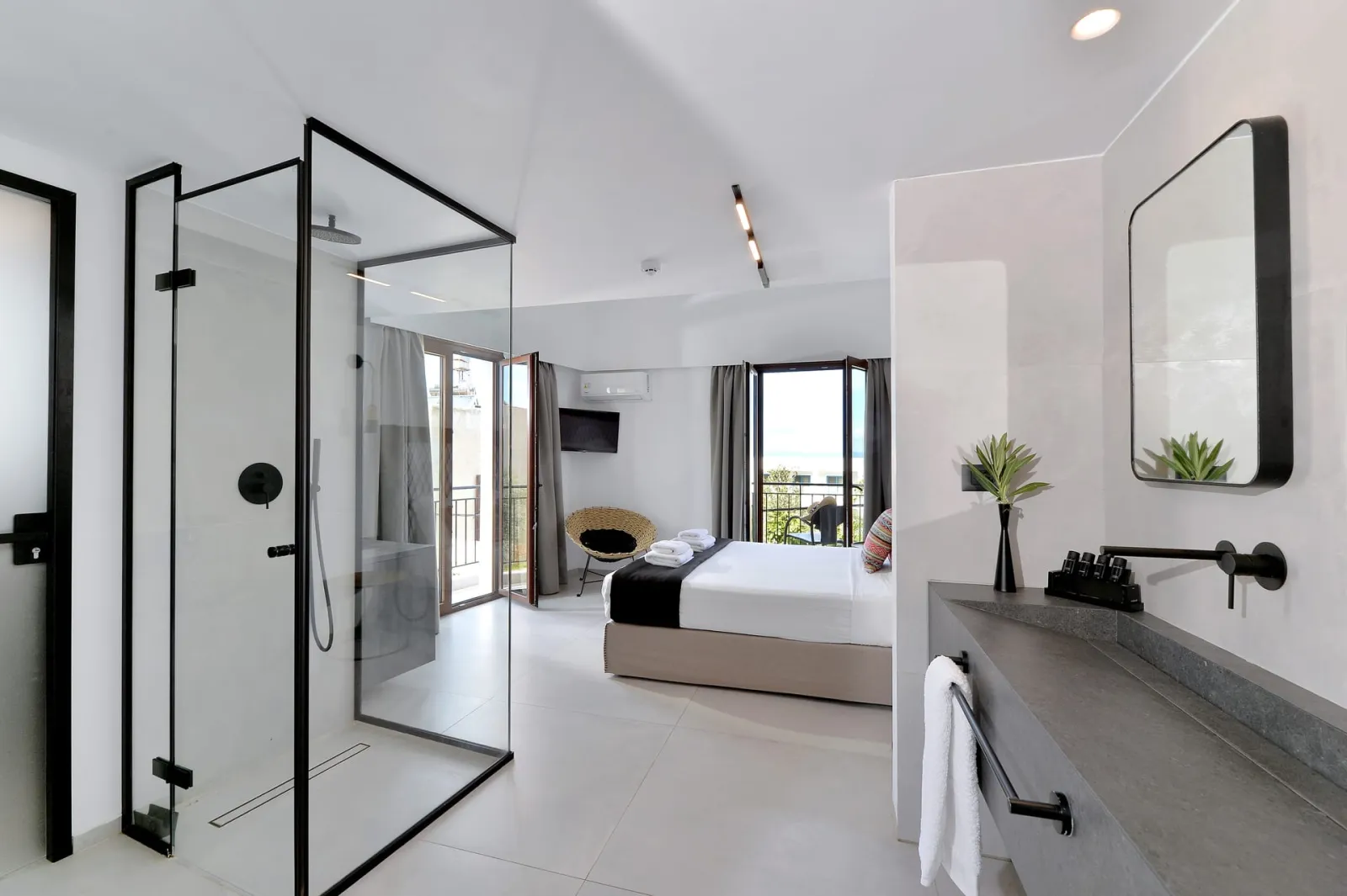 Grand Suite with Loft and Pool View