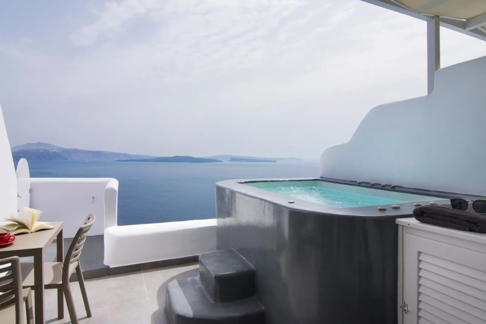 Pure Suite with Private Hot Tub & Caldera View