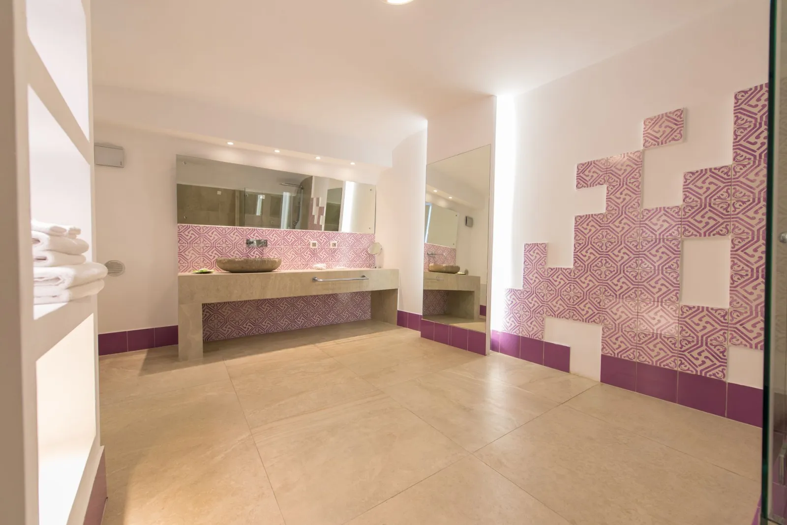 Premium Suite with Private Hot Tub &amp; Caldera View