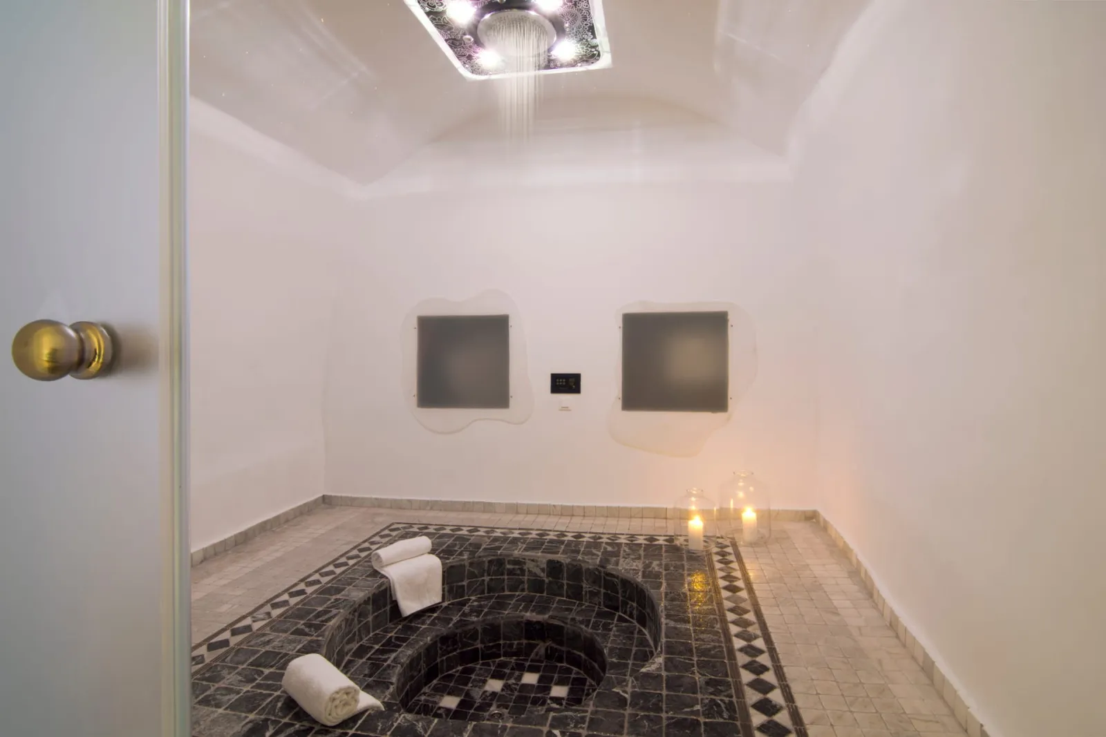 Grand Suite with Private Pool &amp; Caldera View