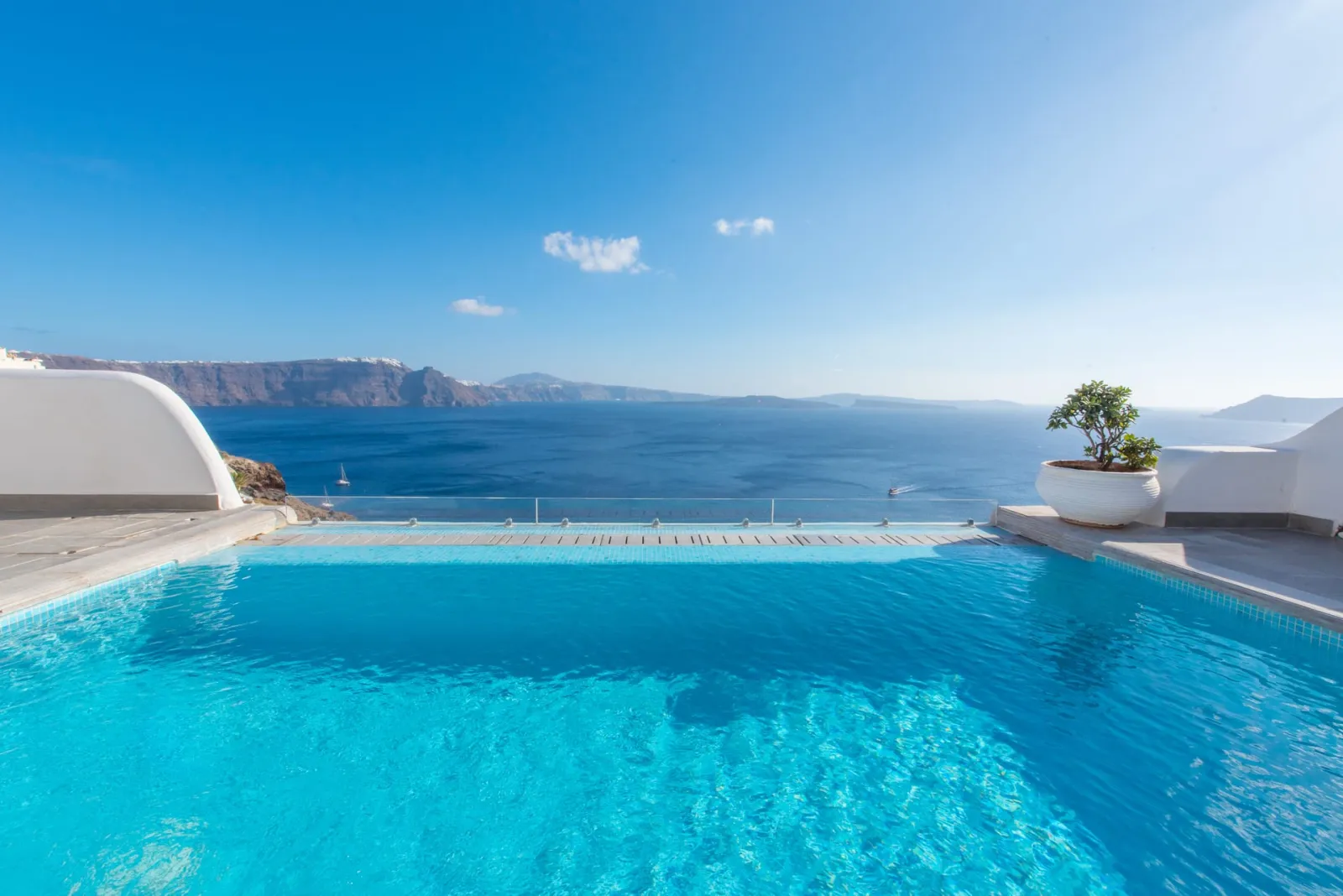 Grand Suite with Private Pool & Caldera View