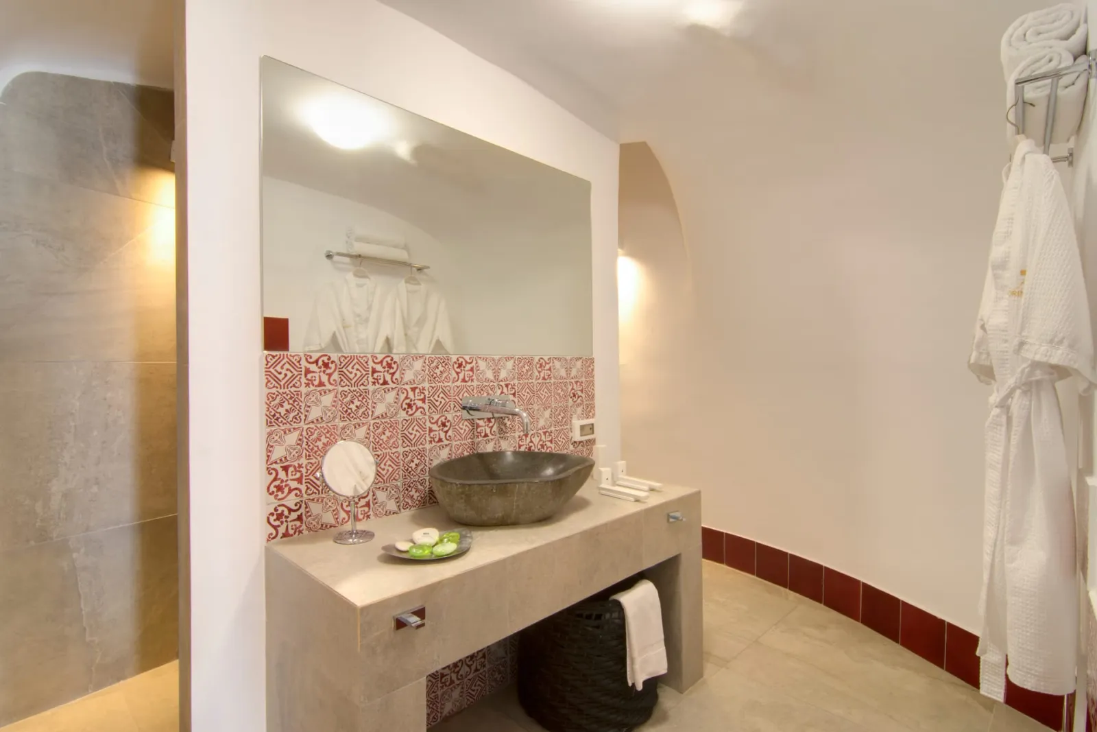 Grand Suite with Private Pool &amp; Caldera View