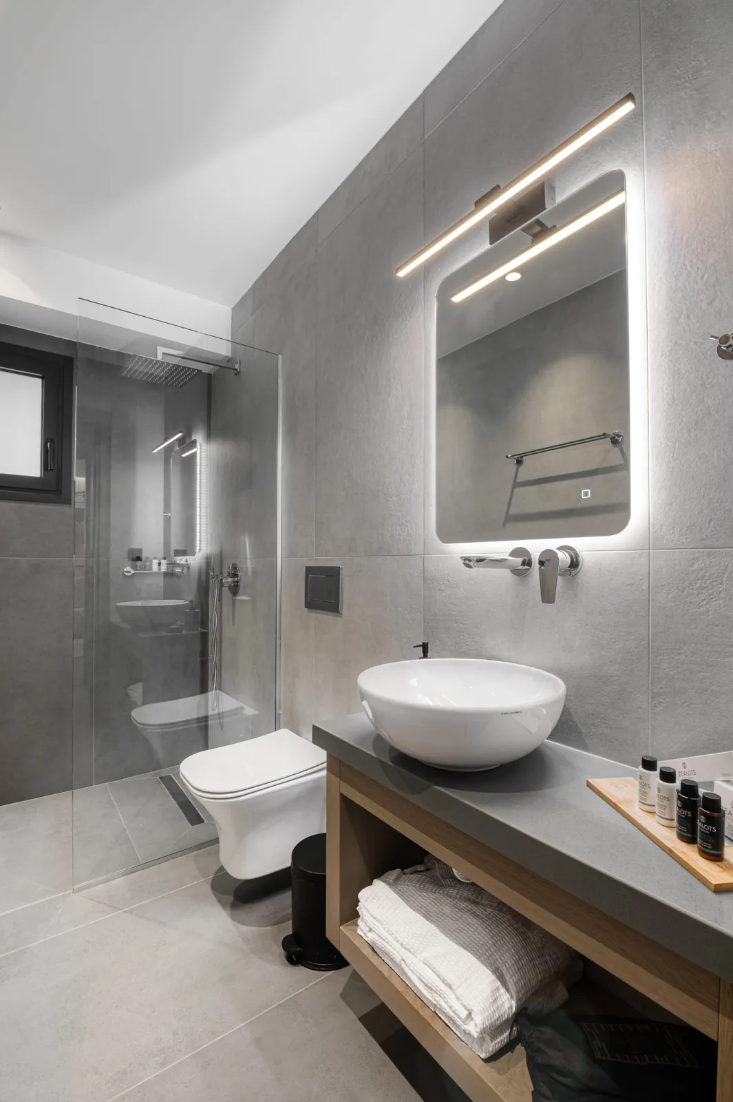 1 Bedroom Suite with Outdoor Hot Τub