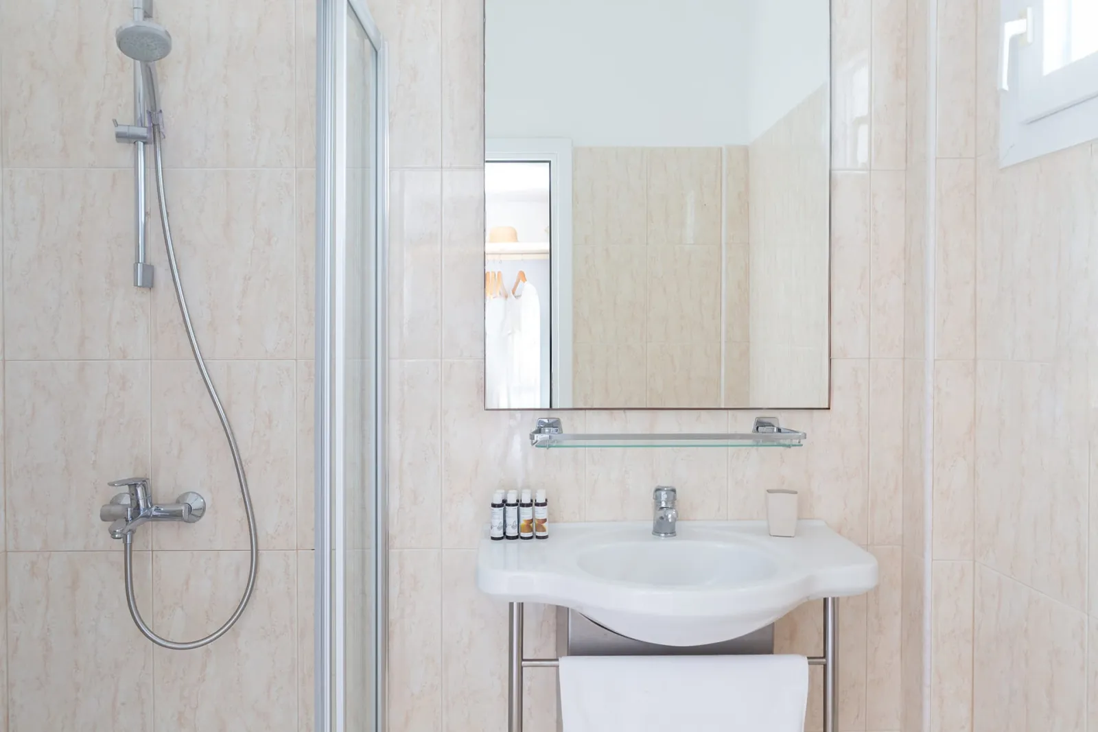 Double Room with Partial Sea View Max 3 persons | Upper Floor | 25 s.m