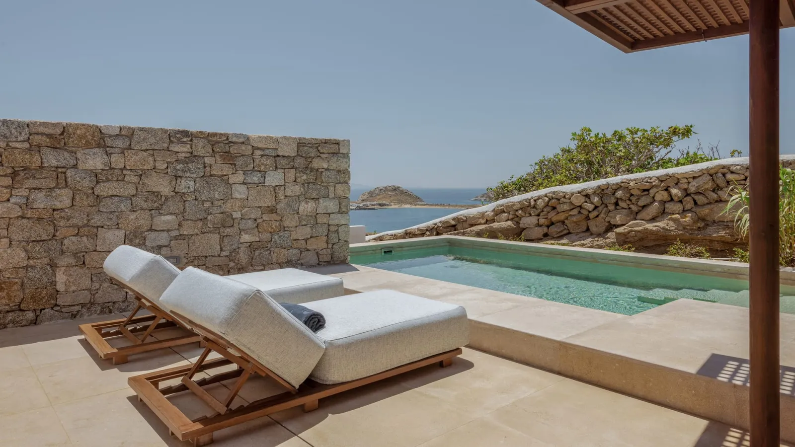 Premium Pool Sea Suite