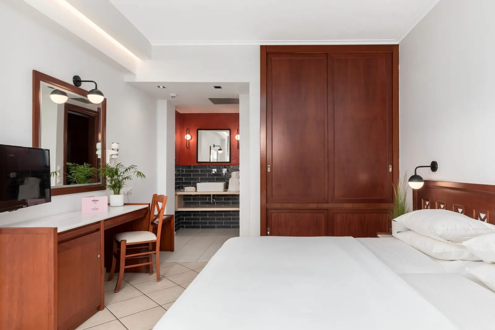 Ground Floor Poolside Apartment