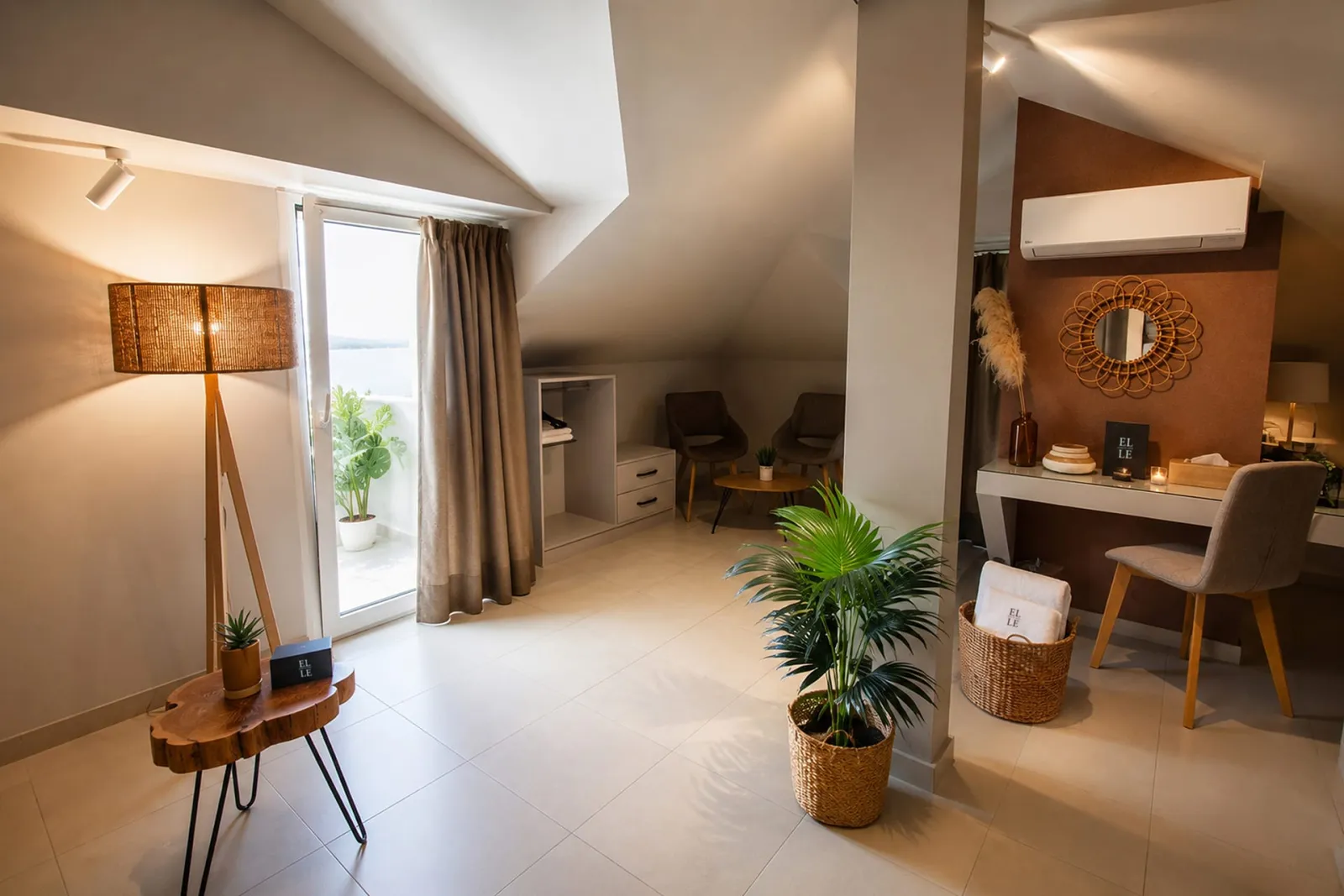 Attic Deluxe Suite