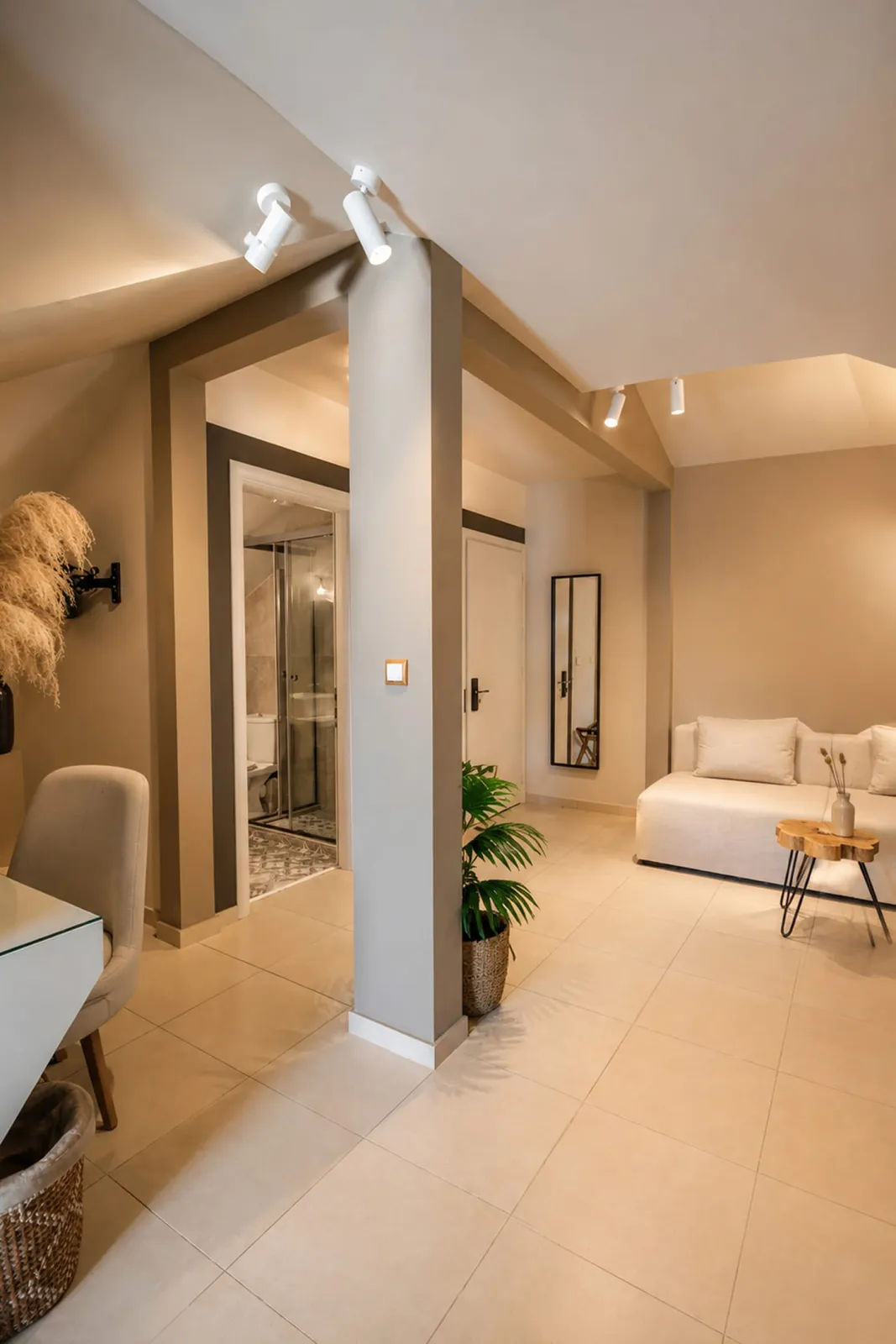 Attic Deluxe Suite