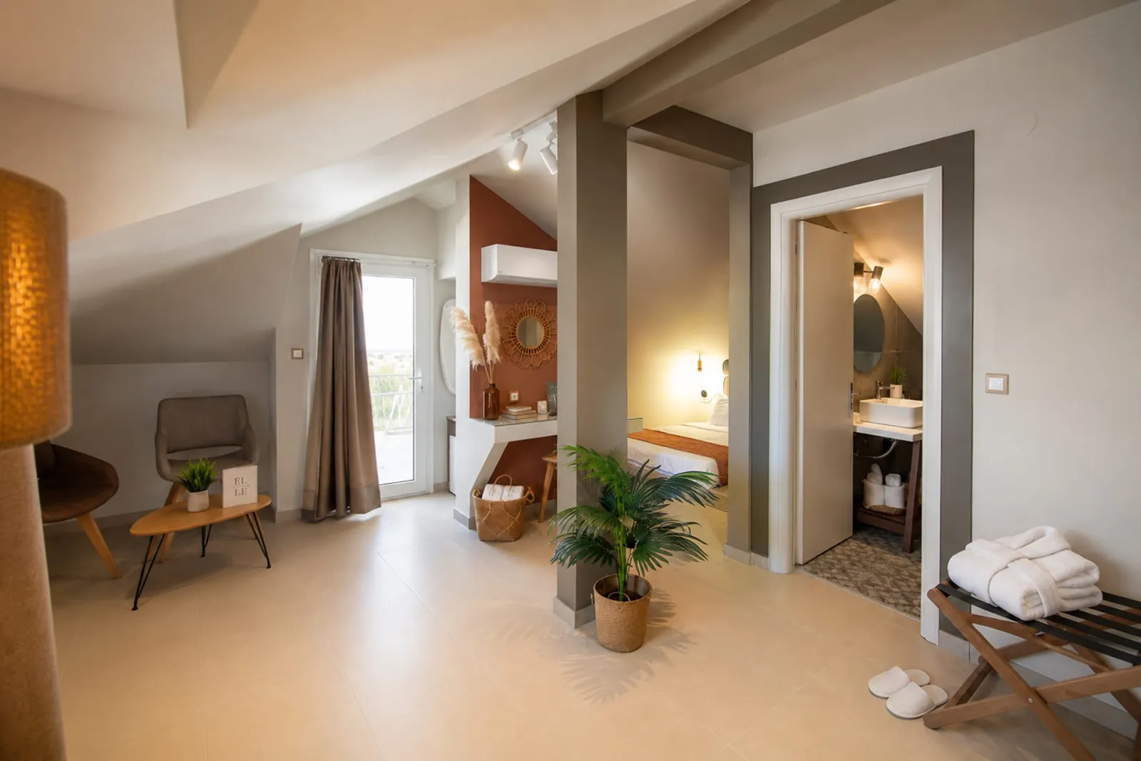 Attic Deluxe Suite