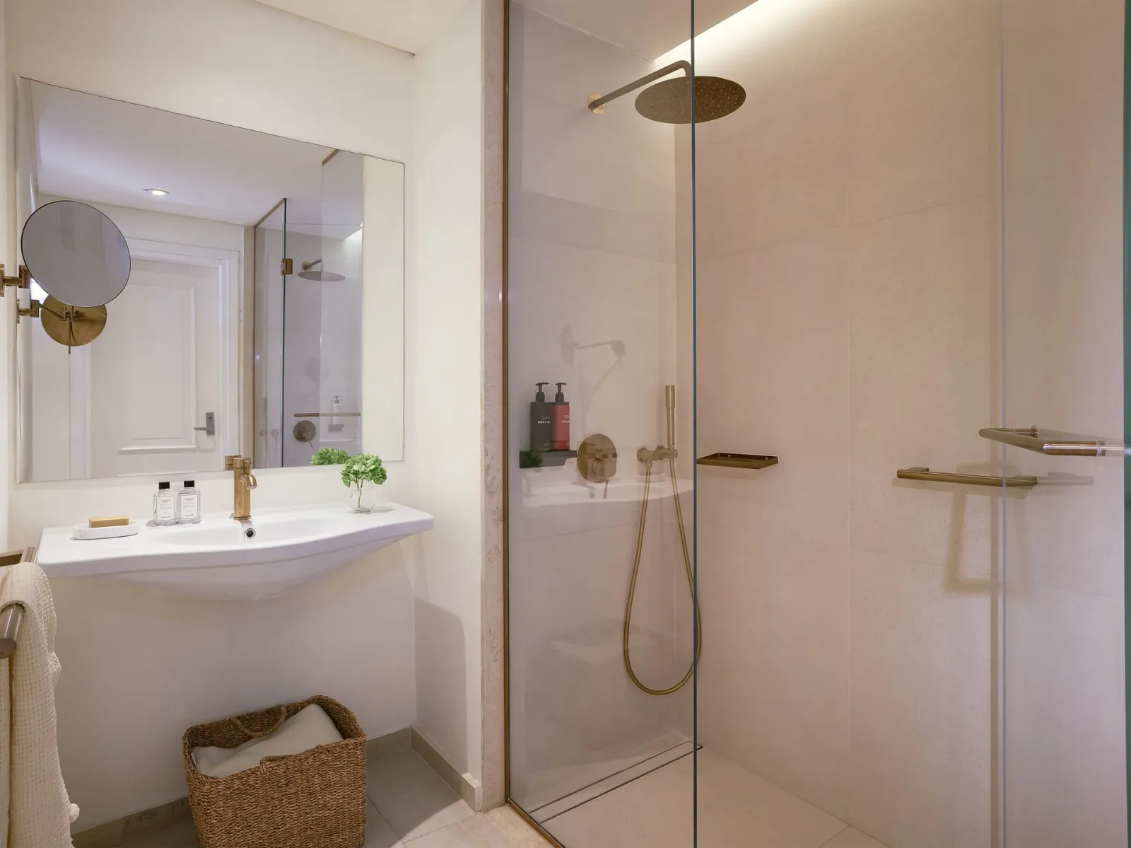 Deluxe Suite Main Building Sea View