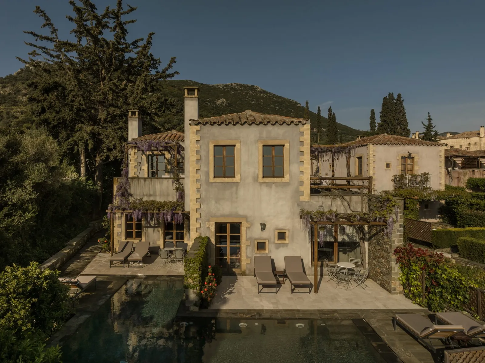 Kinsterna Pool Villa