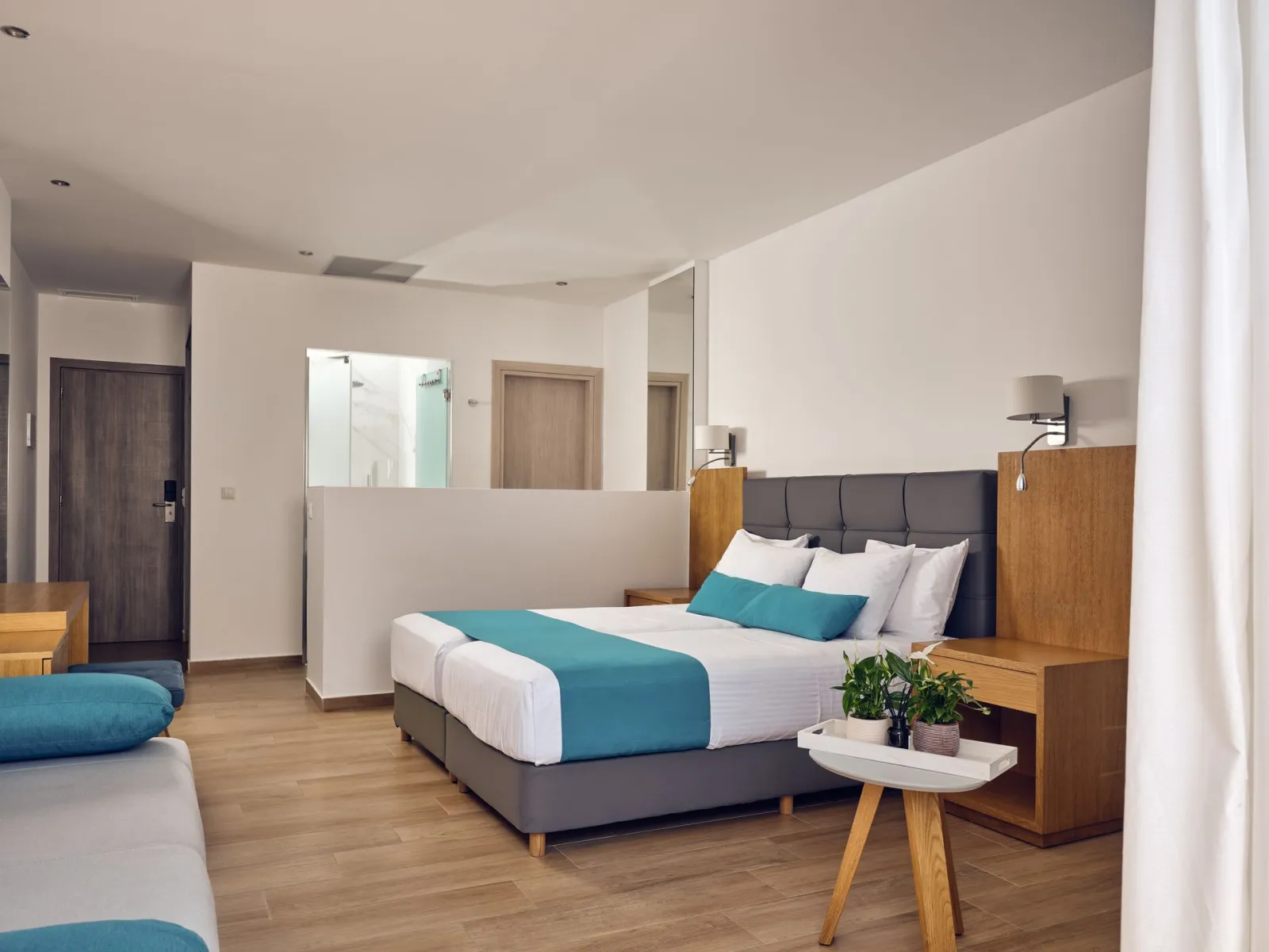 Junior Suite with Shared Pool