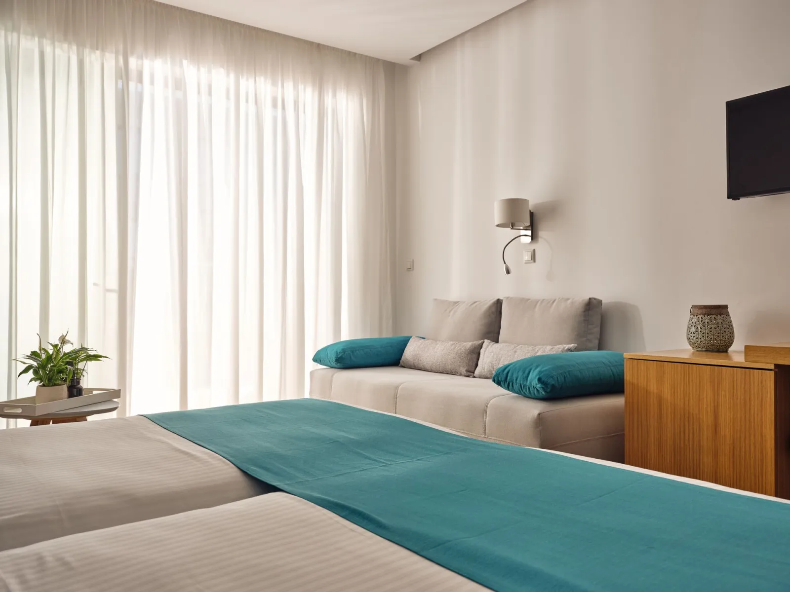 Junior Suite with Shared Pool