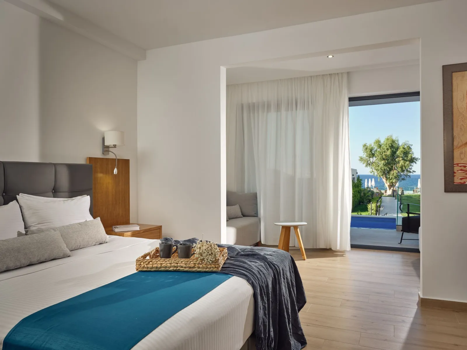 Luxury Suite with Shared Pool