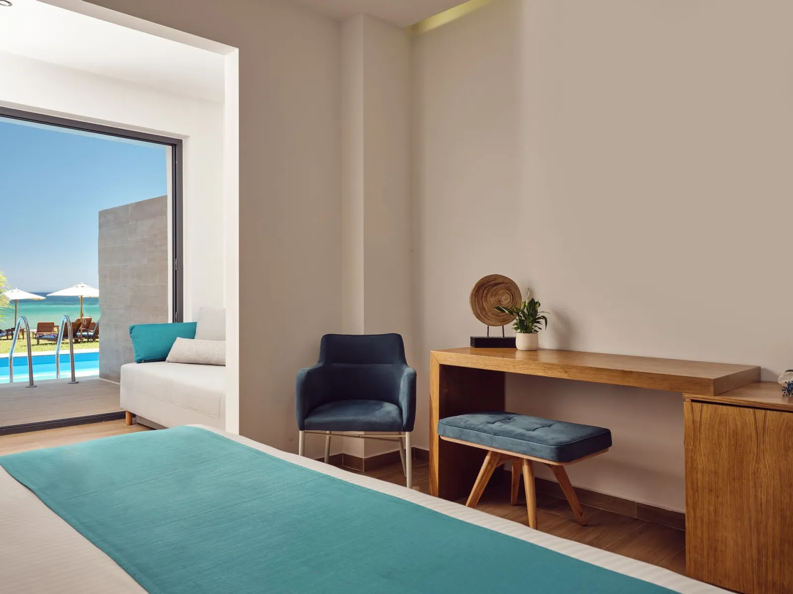 SeaSide Honeymoon suite with Private Pool-Euphoria