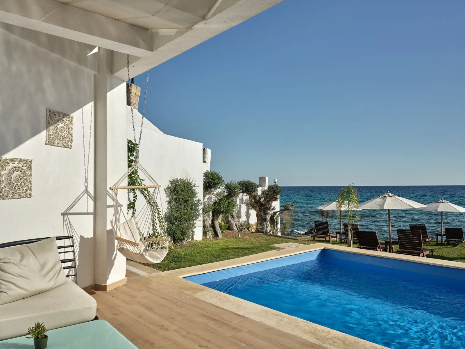 SeaSide Honeymoon suite with Private Pool-Euphoria