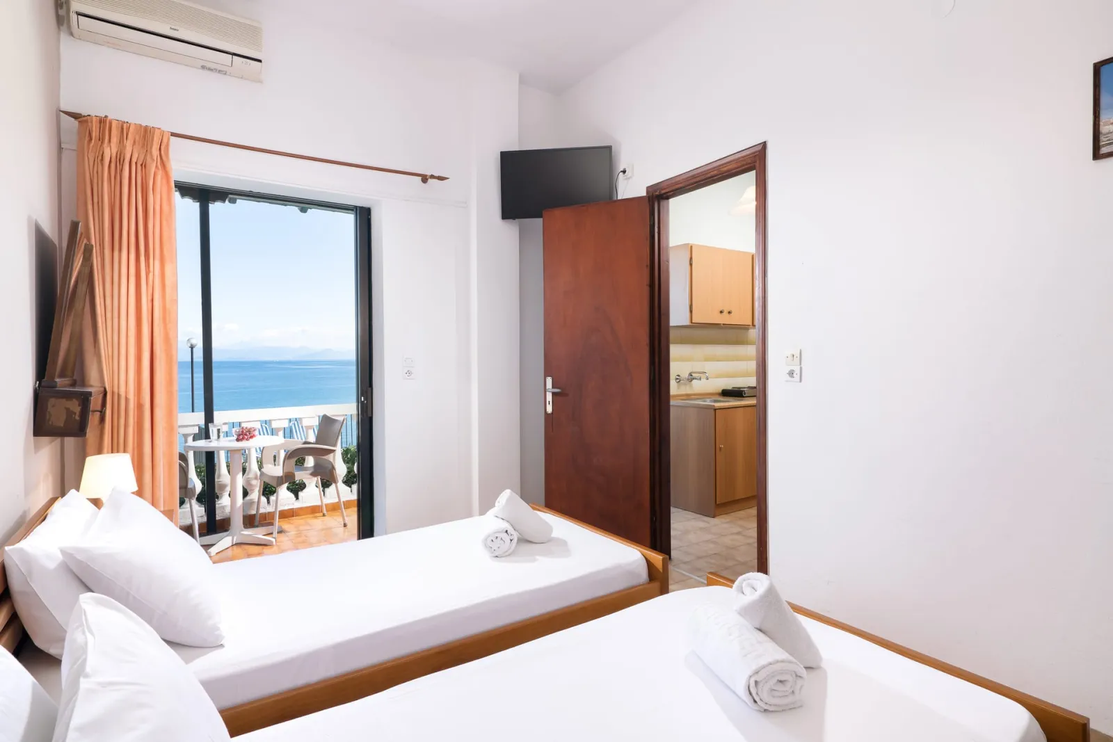 Twin Studio | Panoramic Sea &amp; Sunrise View [30 m²]