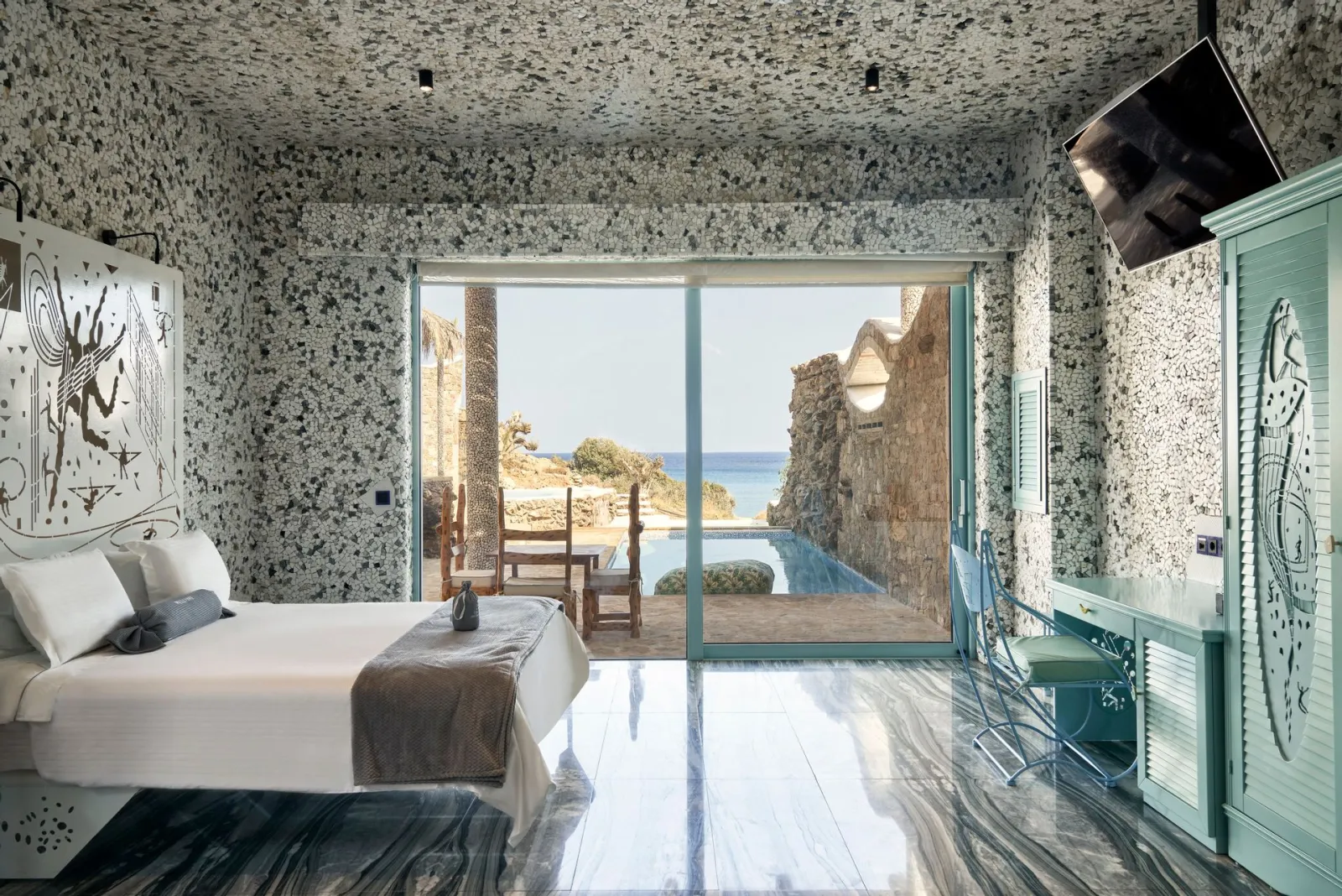 Beachfront Suite