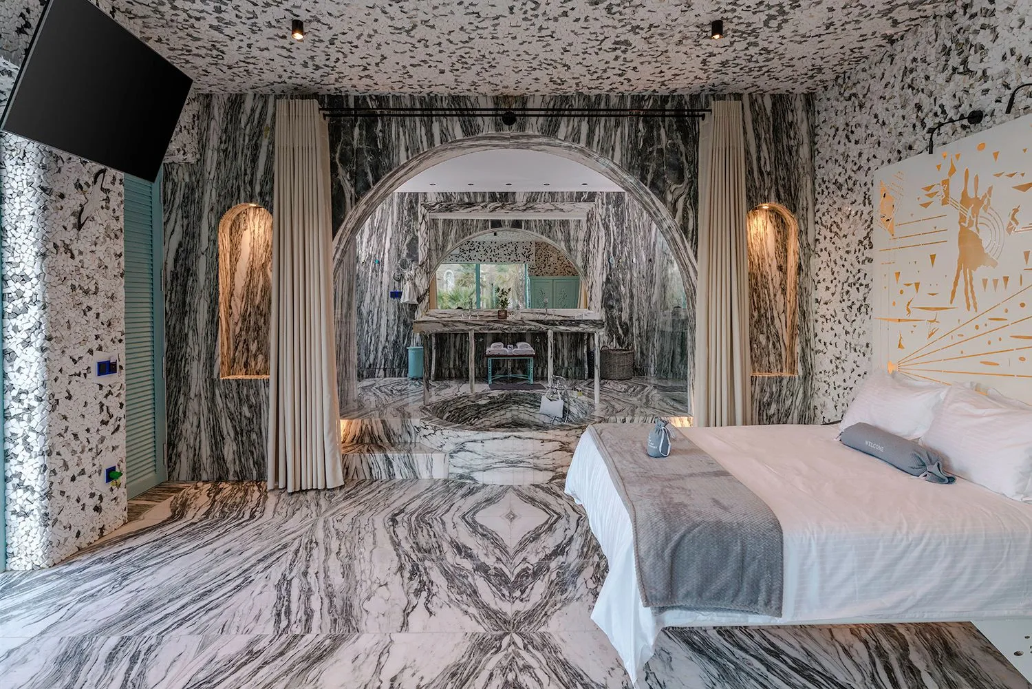 Honeymoon Suite