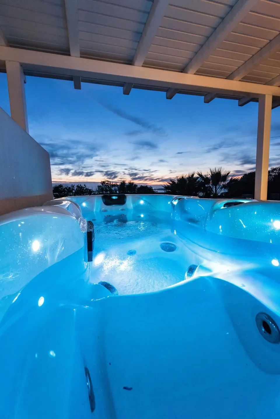 Deluxe Suite with Sea View and Outdoor Jacuzzi