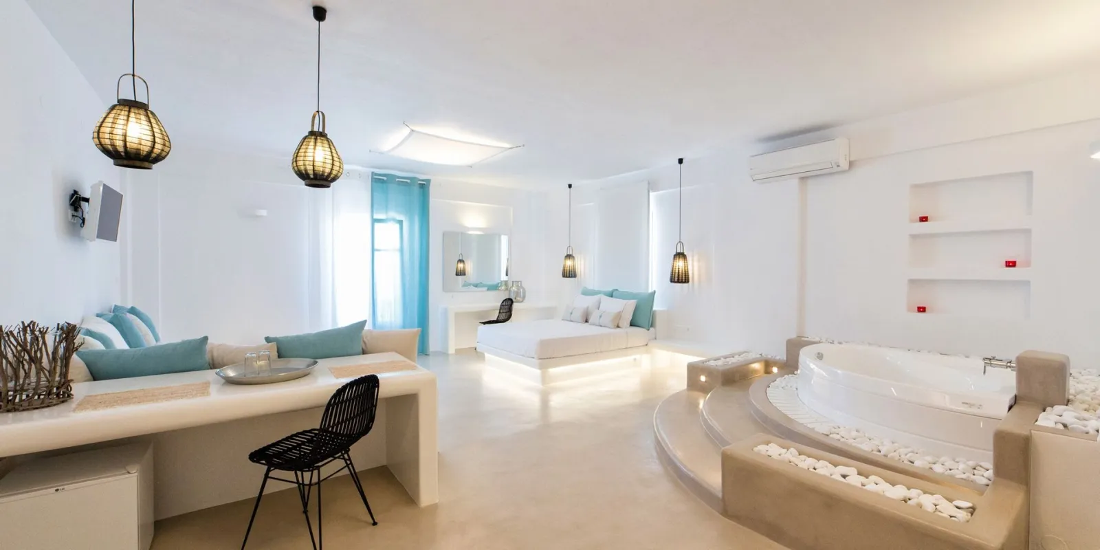 Luxury Suite with Sea View and Indoor Jacuzzi