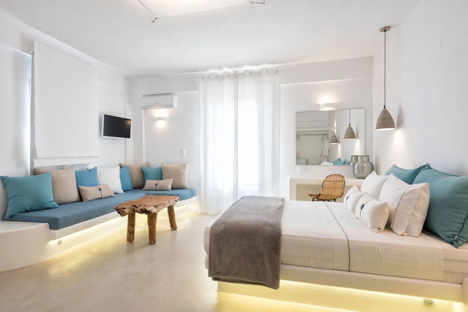 Exclusive Suite with Sea View and Private Pool