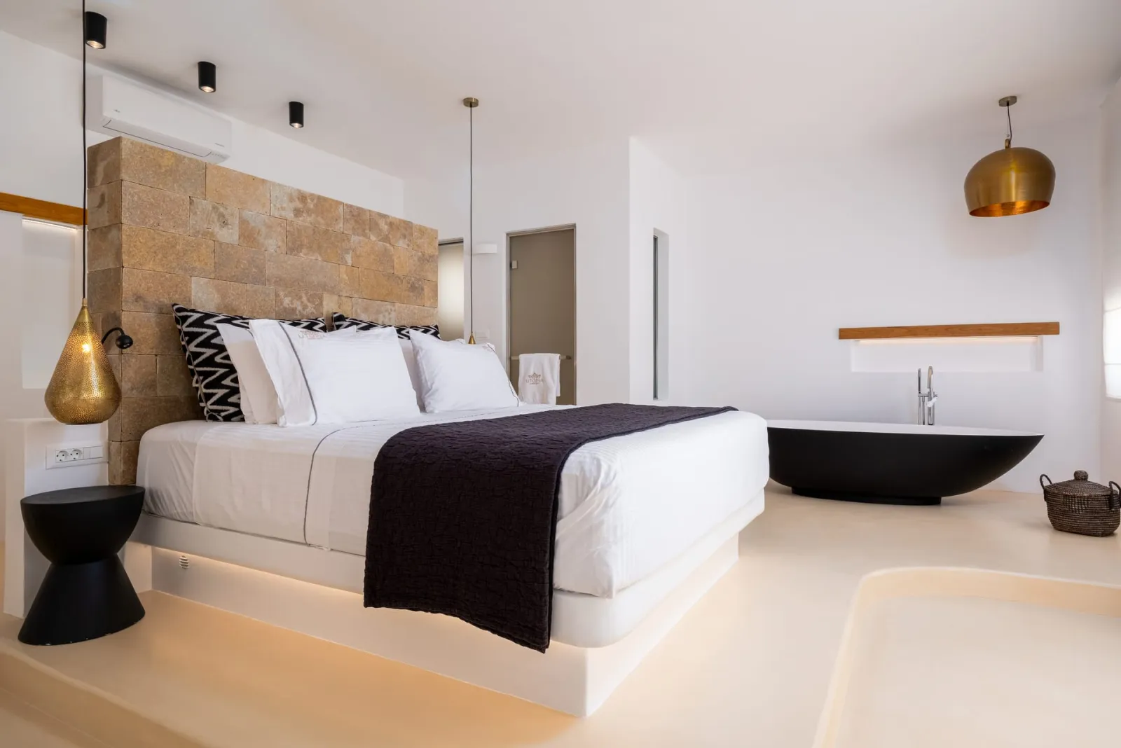 Unique Suite with Infinity Private Pool and Sea View - ANNEX