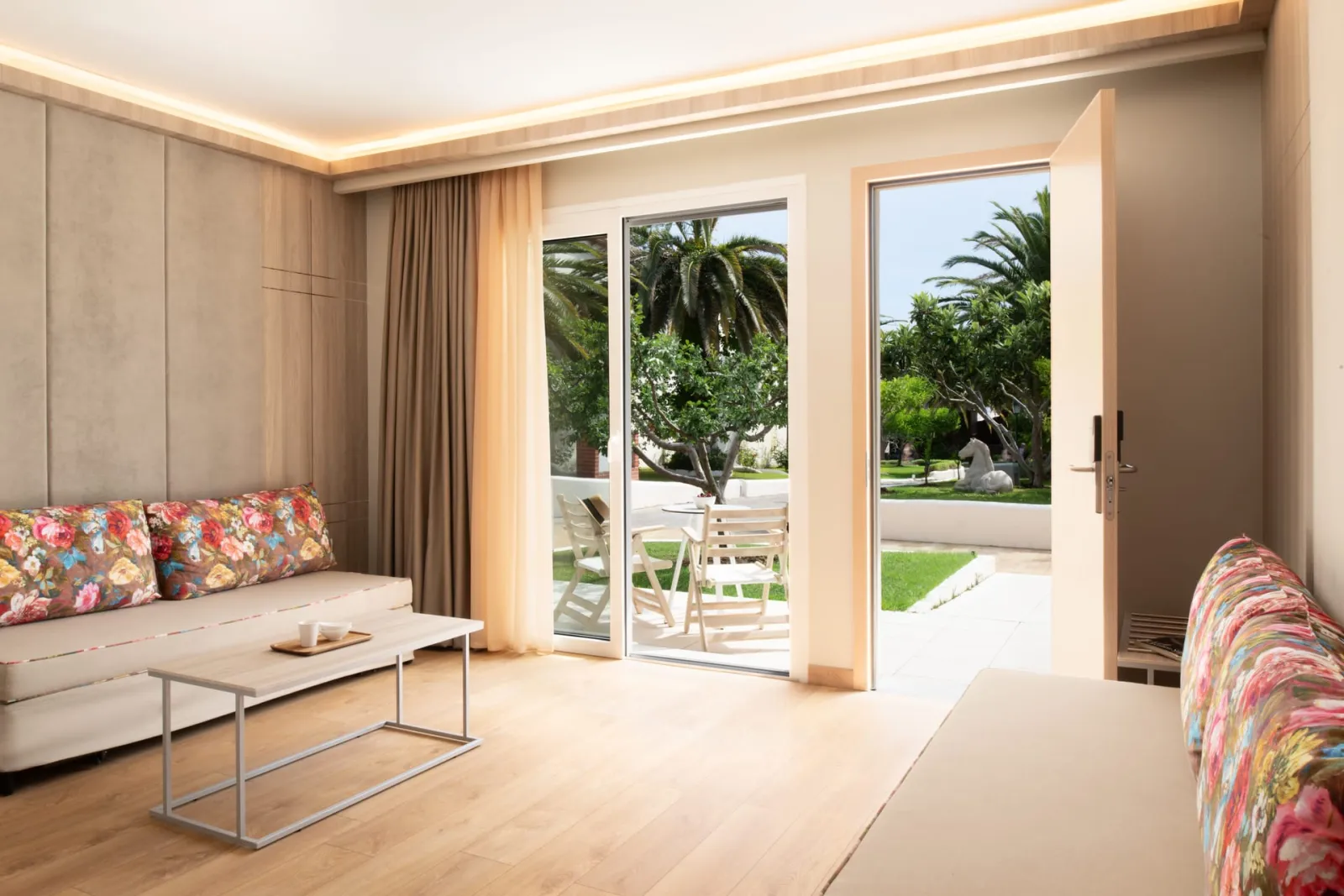 Deluxe One Bedroom Family Room