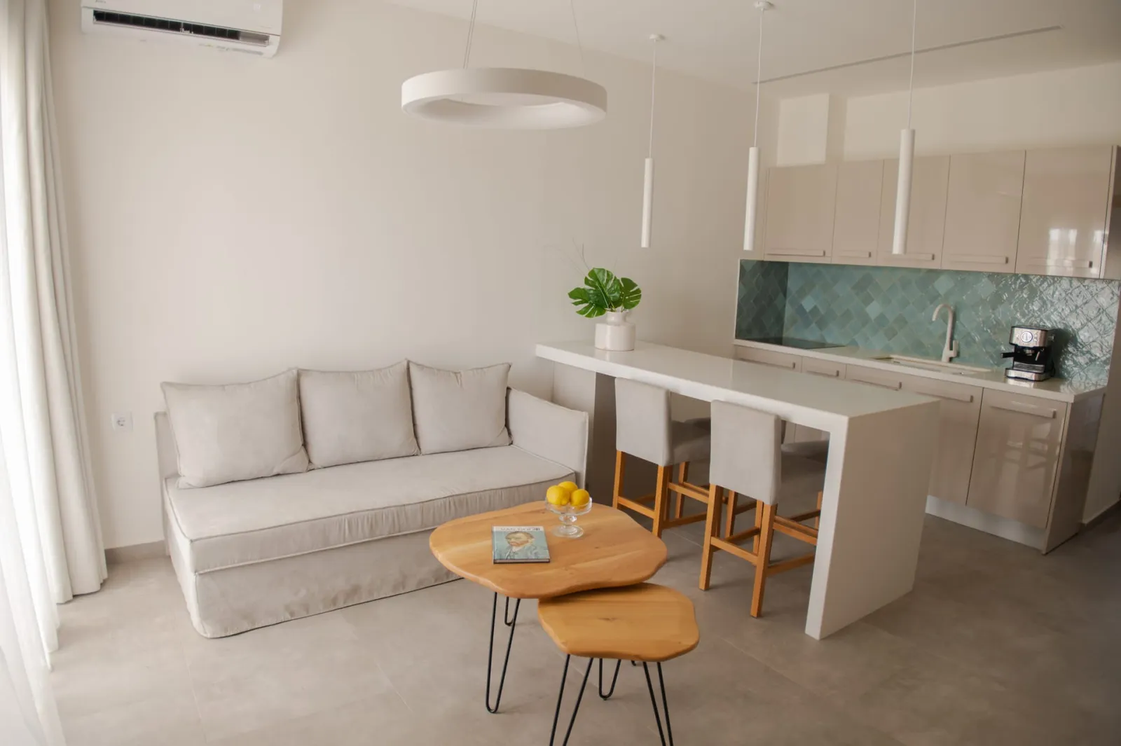Superior Suite with pool view/Blue