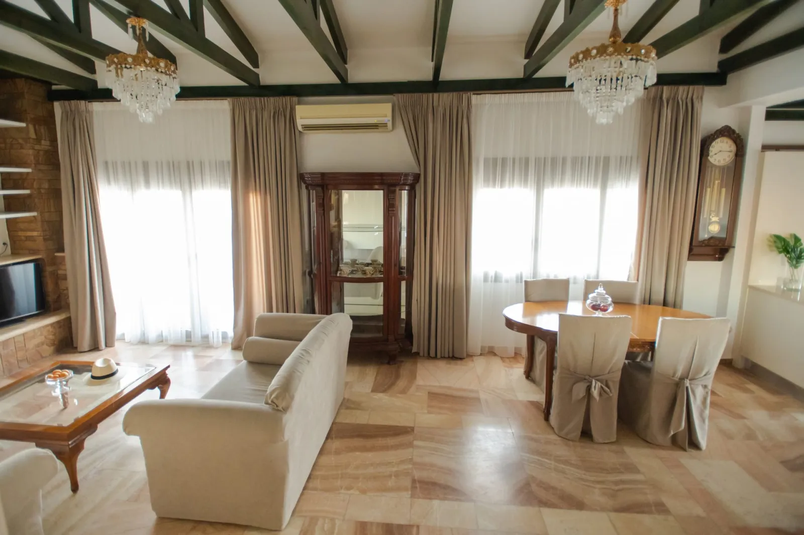 Luxury 3 Bedroom Suite with pool view/Fedra