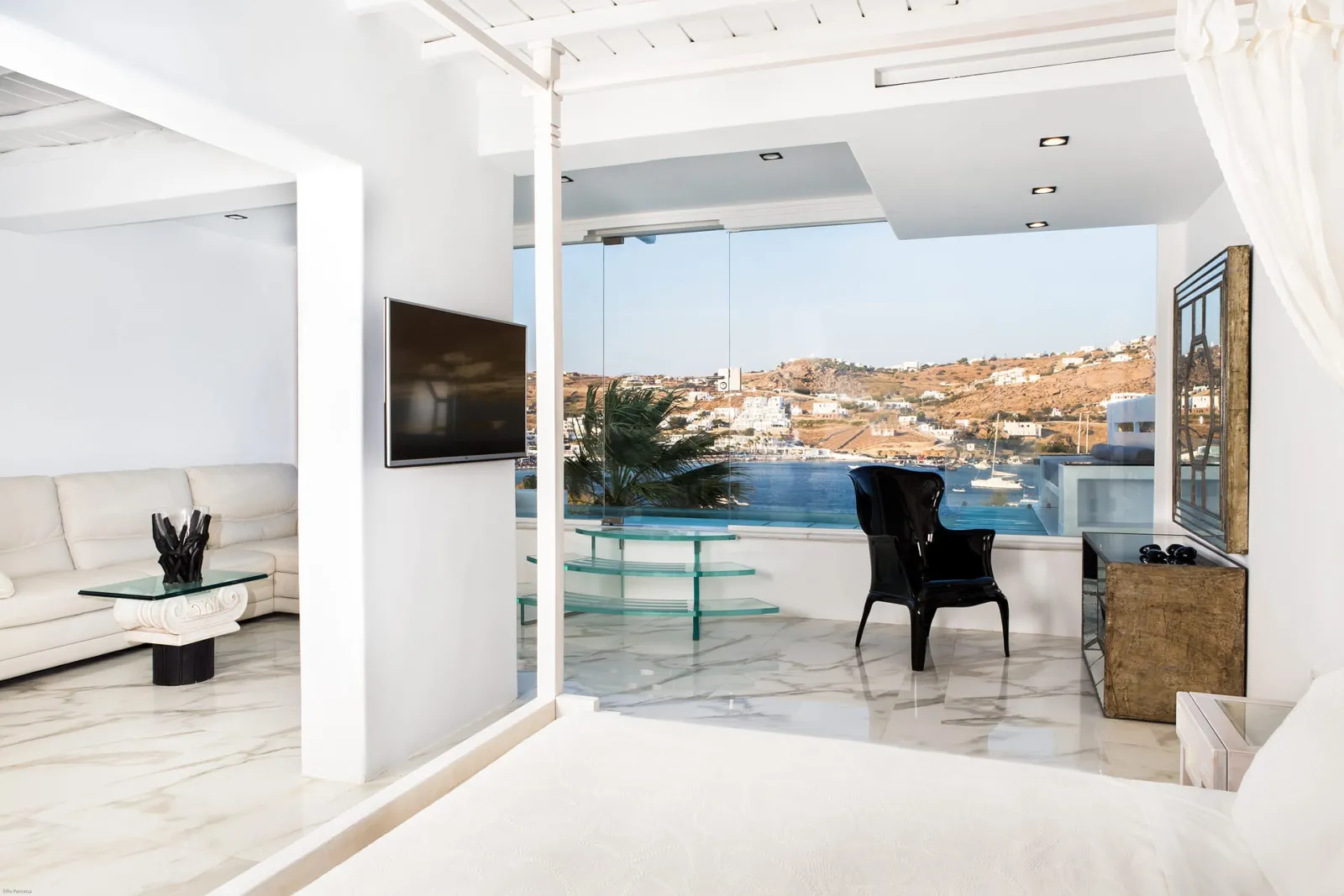 Signature Suite 130 Sea View with Private Glass Pool