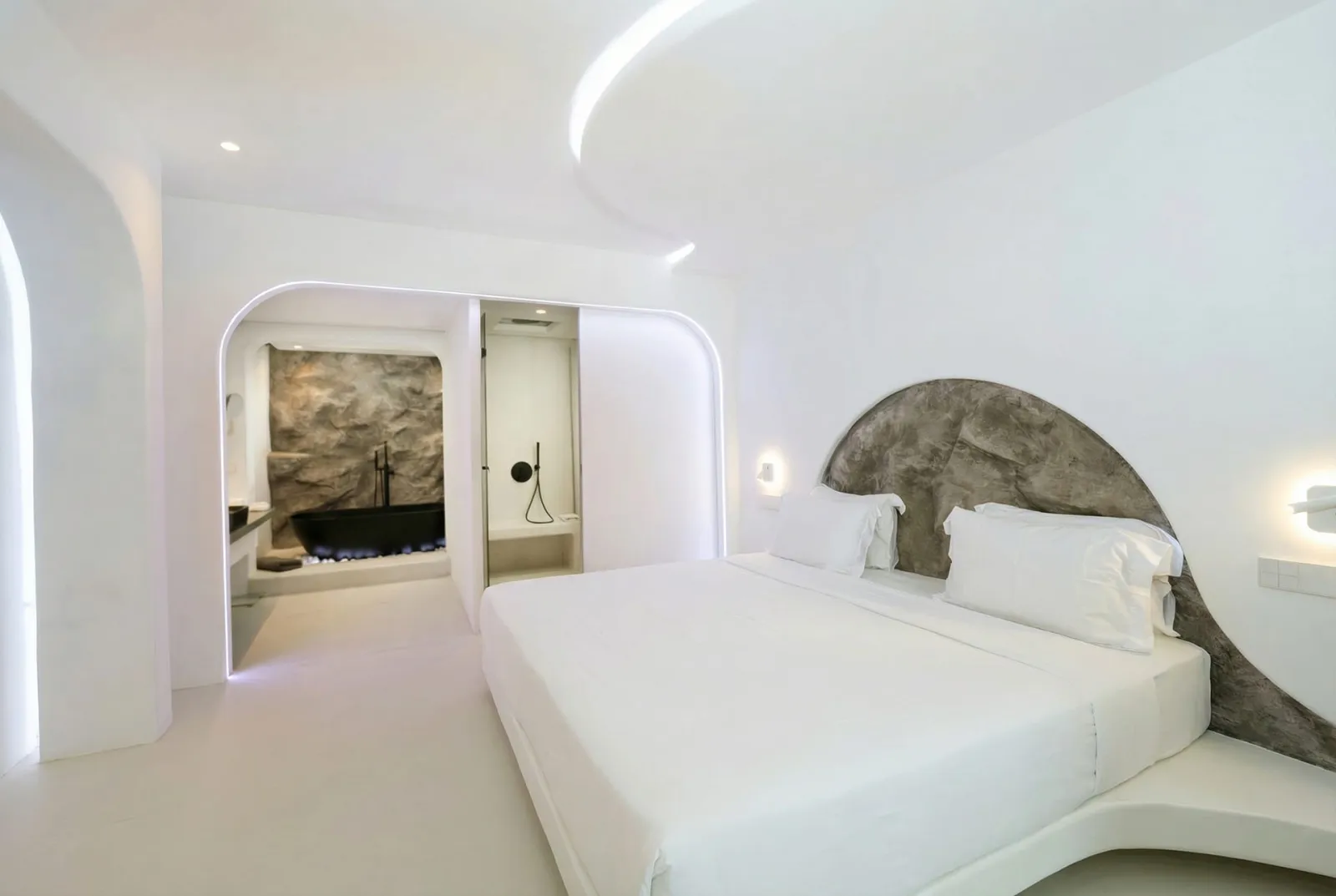 Two Bedroom Suite with Sea View &amp; Pool