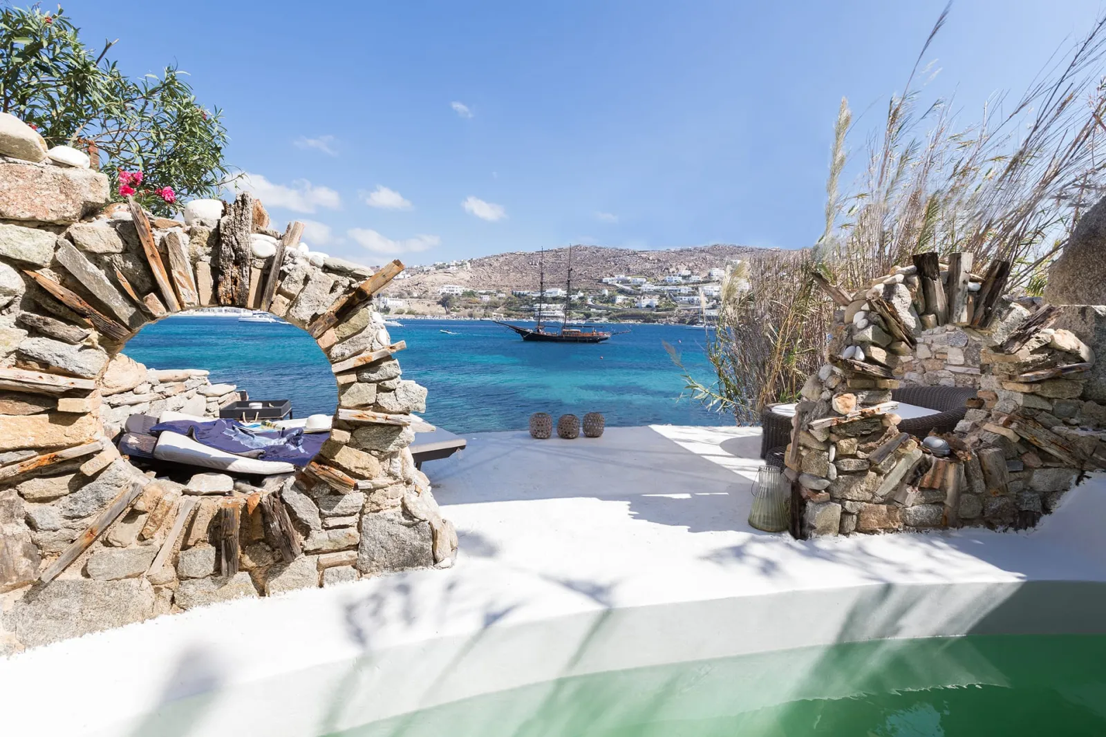 Noah’s Waterfront Villa with Private Pool and Private Beach