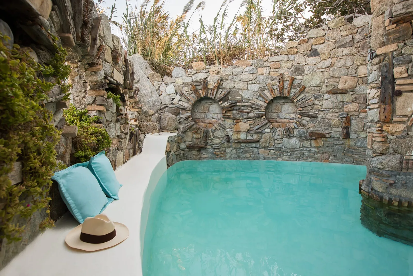 Noah’s Waterfront Villa with Private Pool and Private Beach
