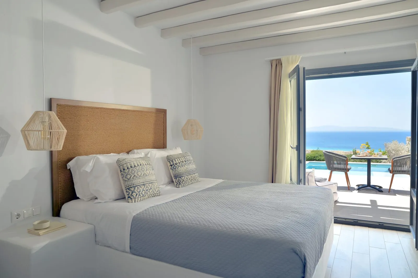 Sea View Suite with Jet Tub - Pool
