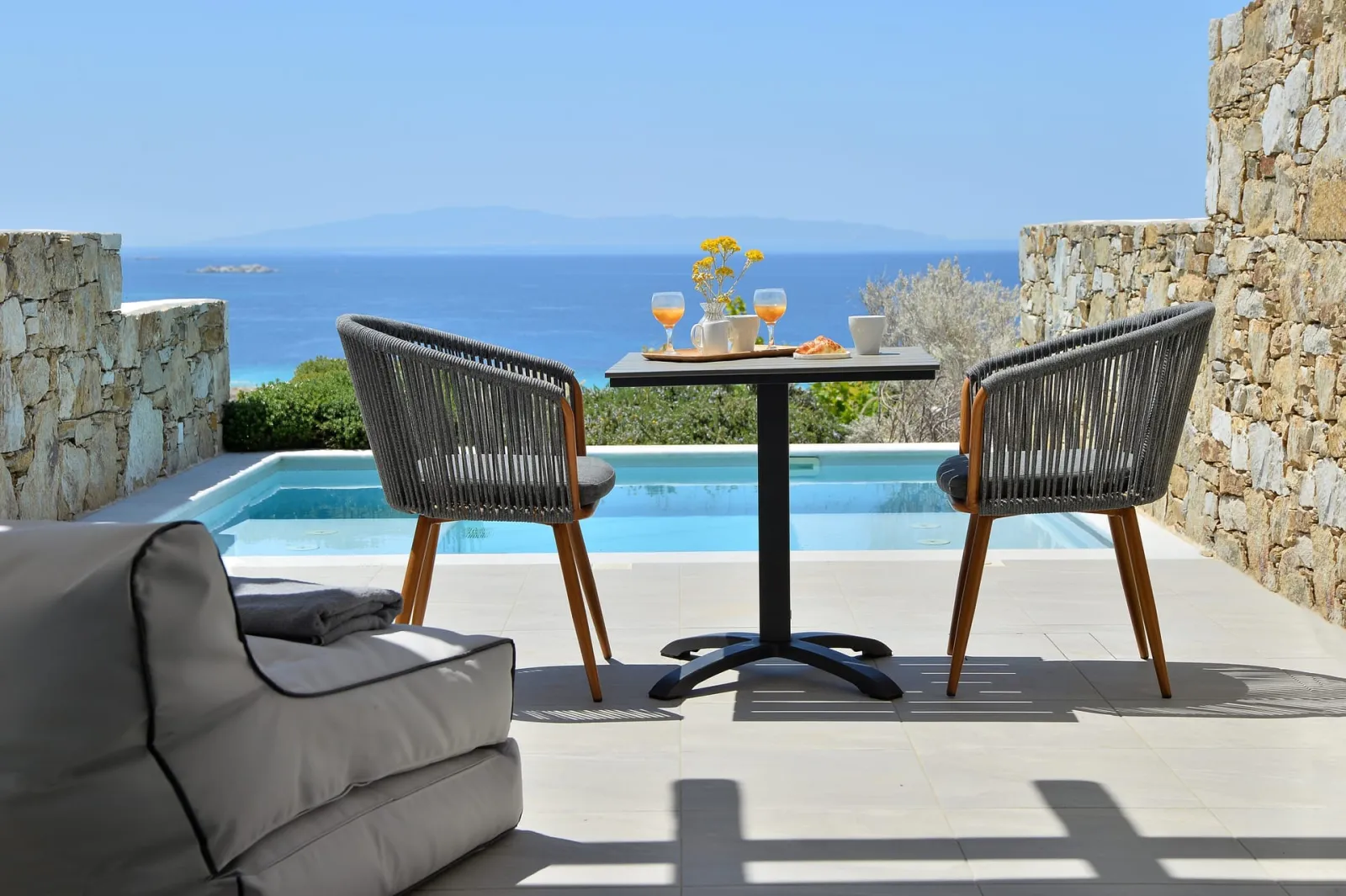 Sea View Suite with Jet Tub - Pool
