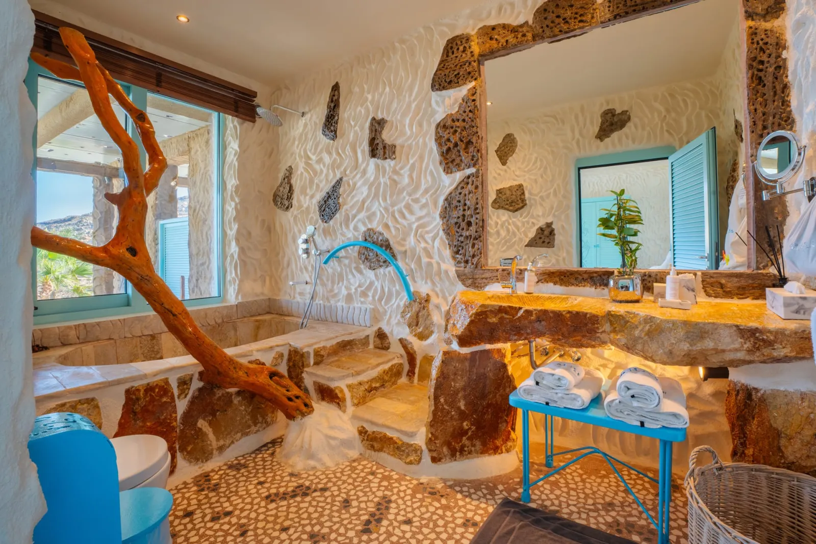 Junior Sea View Suite With Pond