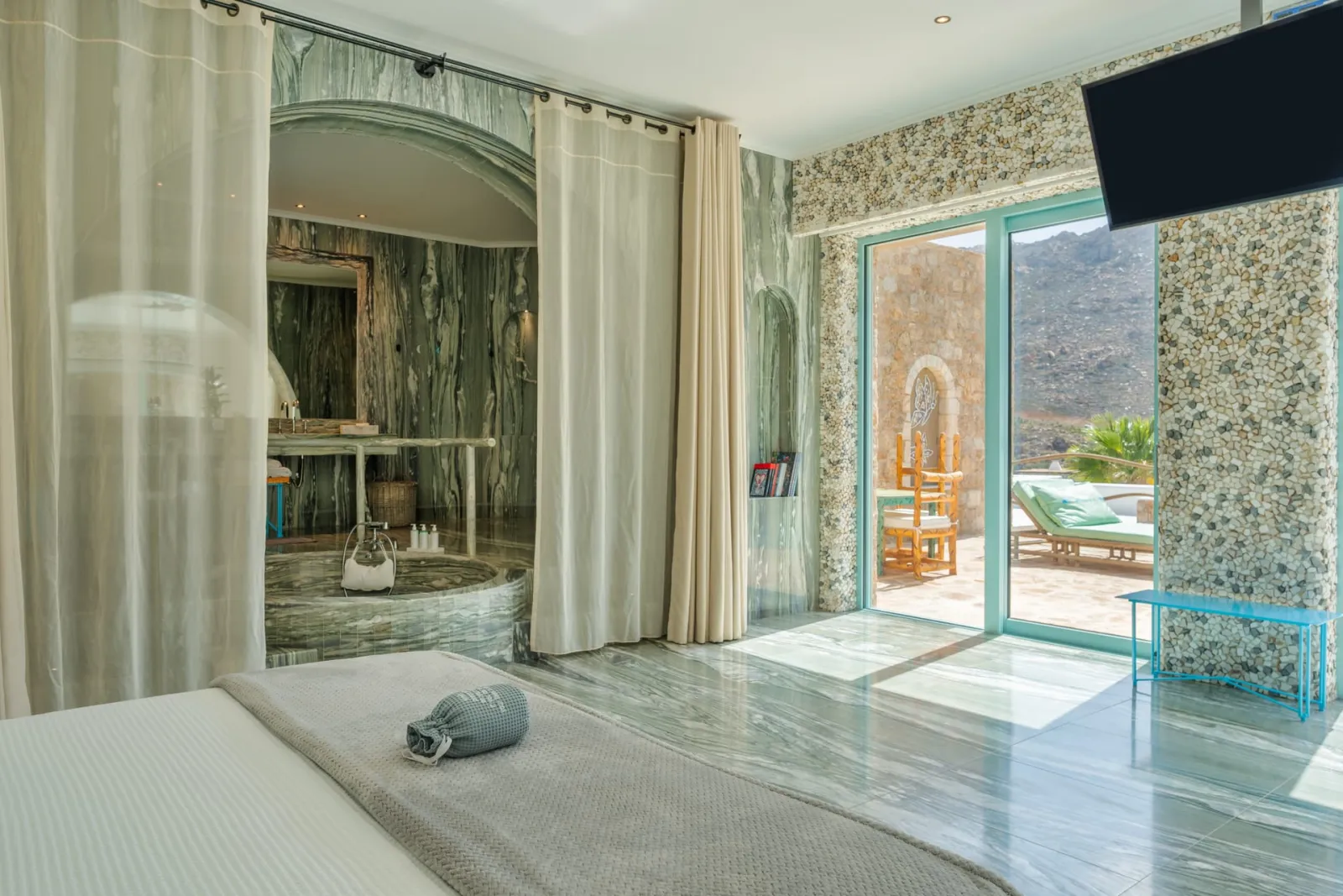 Deluxe Garden View Suite