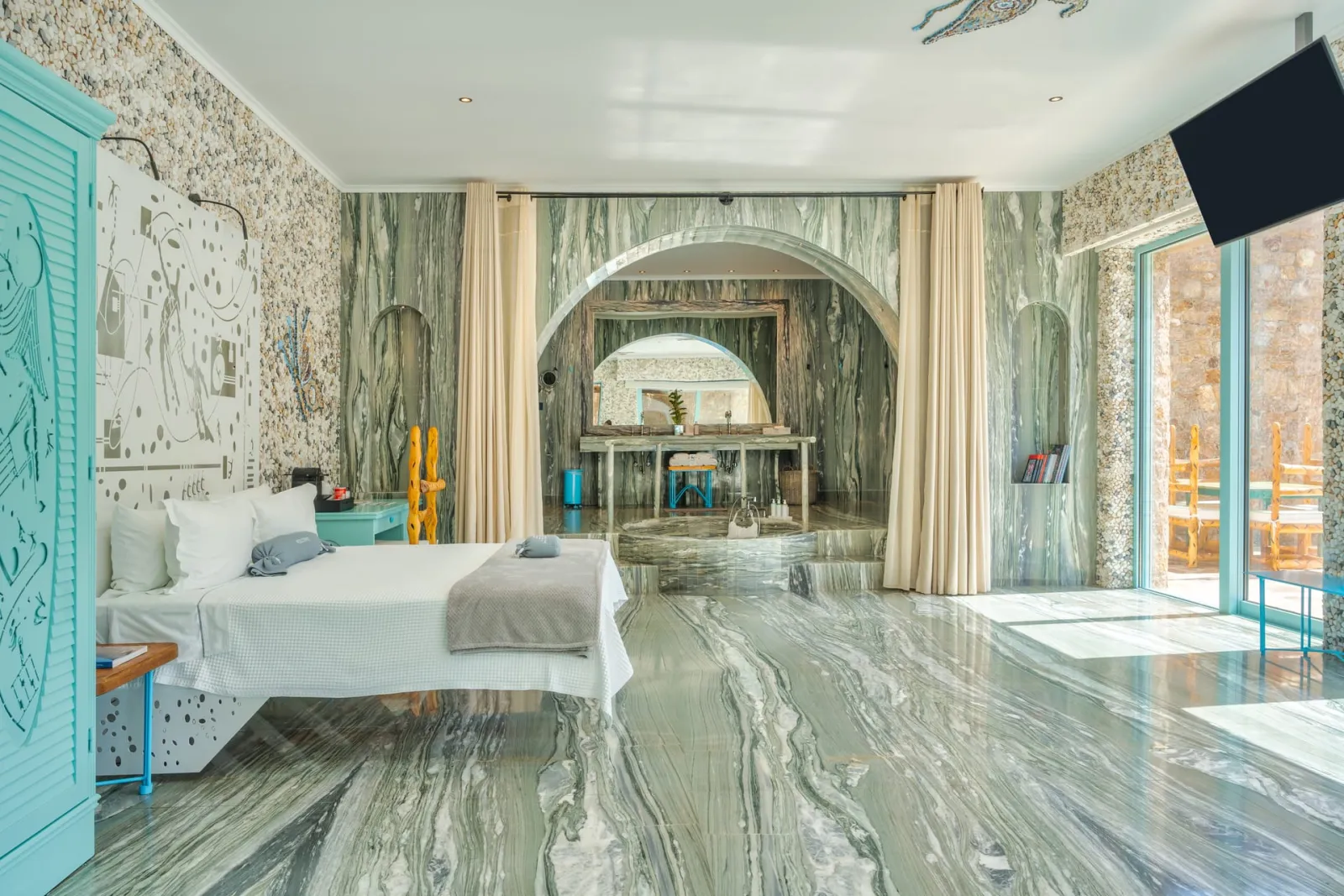 Deluxe Garden View Suite